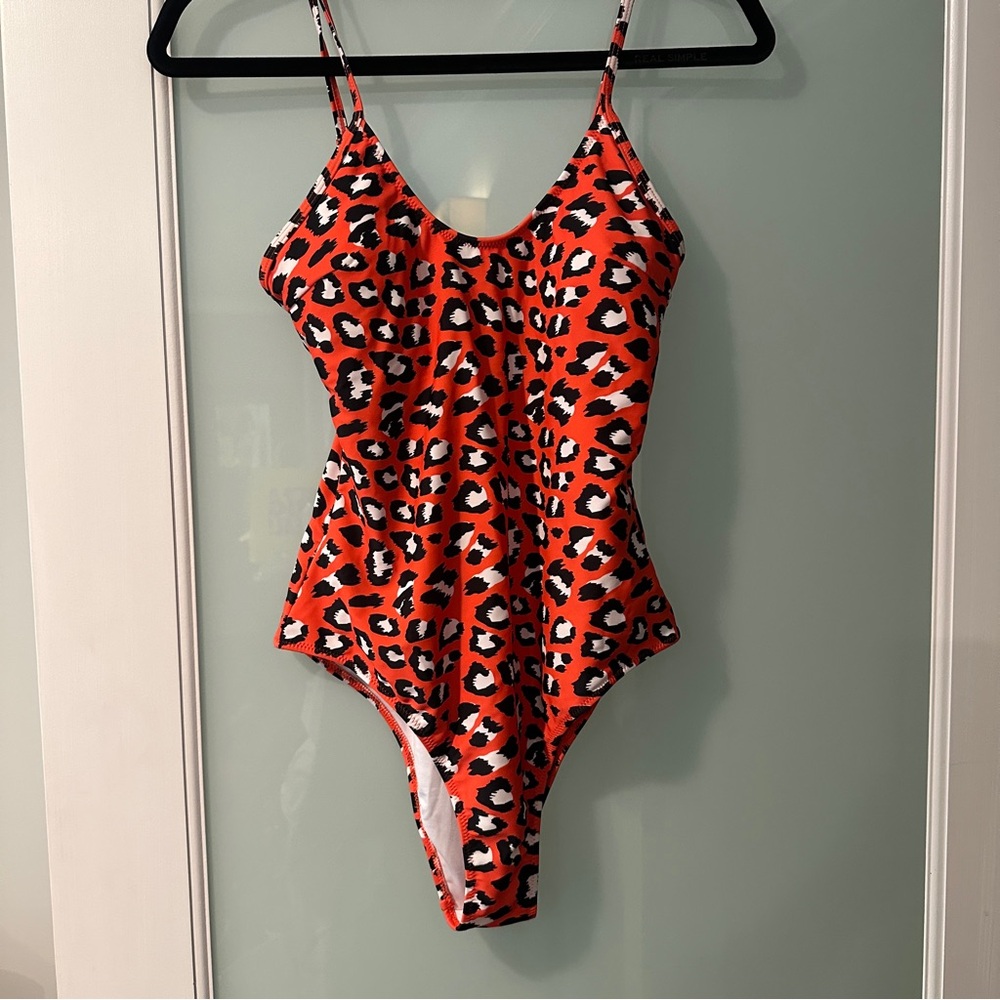 Cupshe Women’s One Piece Orange Swimsuit with Leopard Print. Removable Cups.
